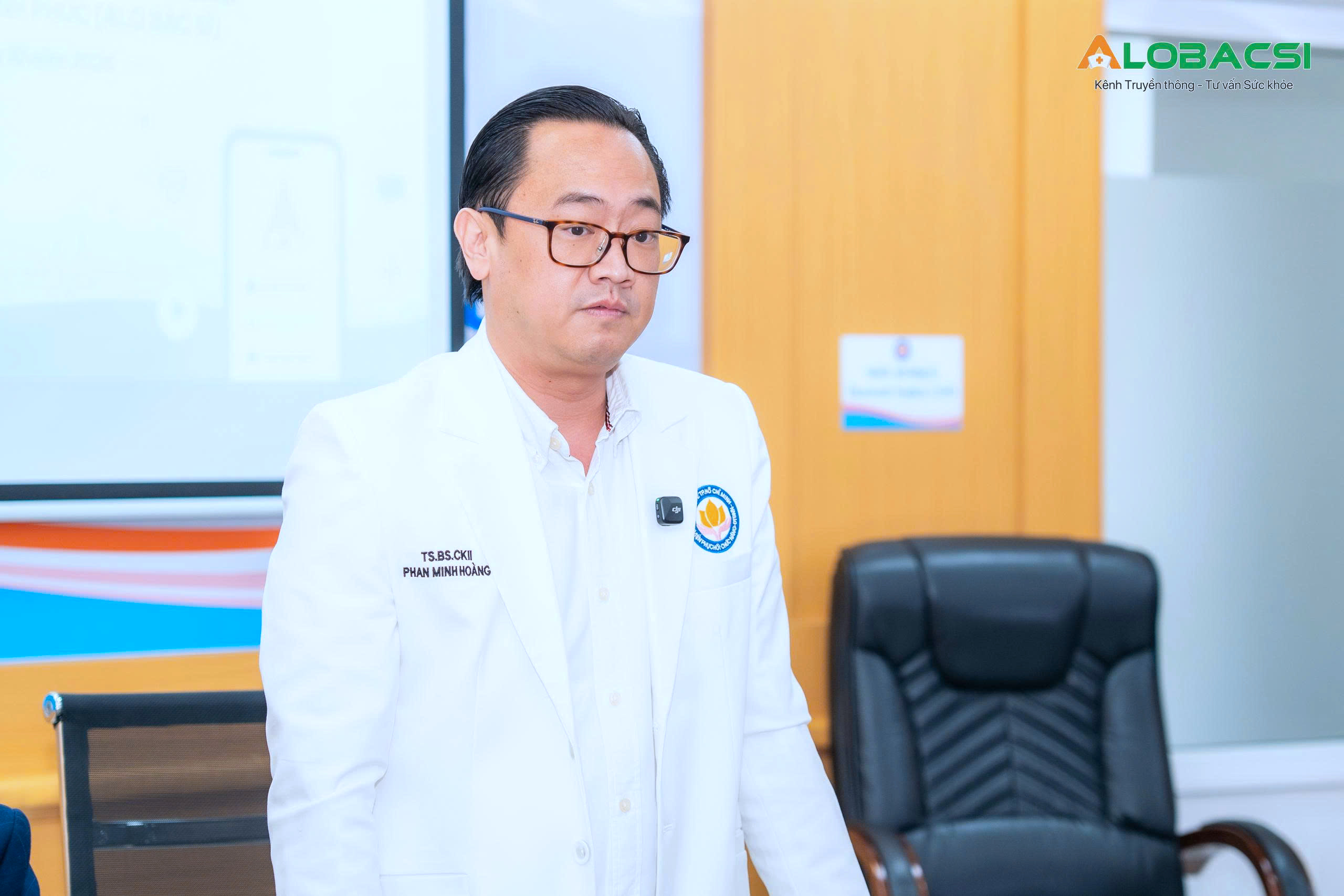 PGS.TS.BS.CK2 Phan Minh Hoàng - Giám đốc Bệnh viện mong muốn cùng AloBacsi đưa kiến thức y khoa đến gần người dân, từ chăm sóc vết thương tại nhà đến phòng ngừa bệnh nghề nghiệp trong từng môi trường lao động.