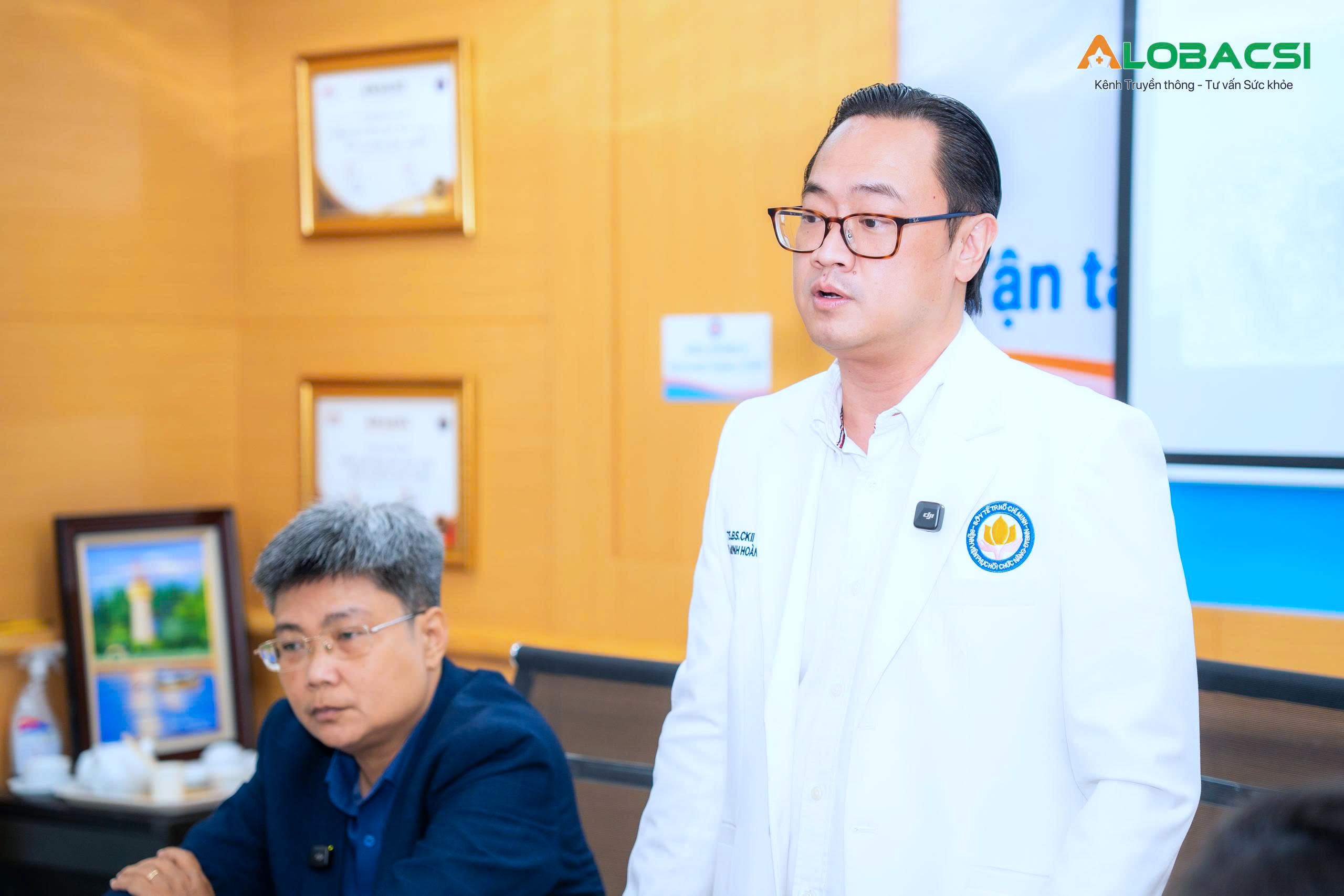 Với PGS.TS.BS.CK2 Phan Minh Hoàng, tâm huyết dành cho người bệnh còn là giúp họ từng bước tự chủ trong sinh hoạt, có cơ hội trở lại mưu sinh và sống khỏe, sống vui, tiếp tục đóng góp cho gia đình, xã hội.