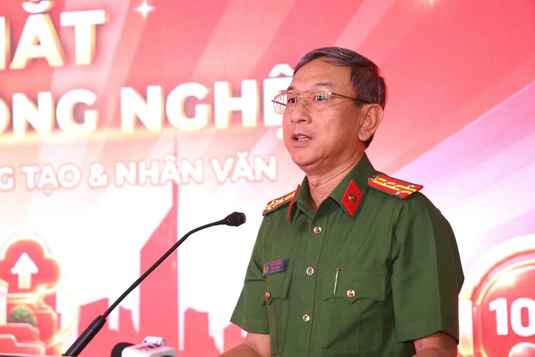 Đại tá Trần Hồng Minh - Phó Giám đốc Công an TPHCM phát biểu tại Lễ ra mắt